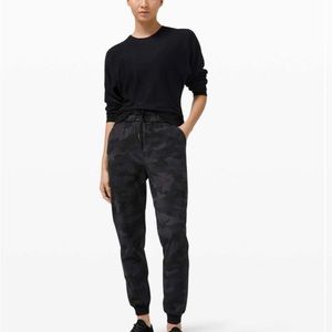 Lululemon Stretch High-Rise Jogger *Full Length
Camo